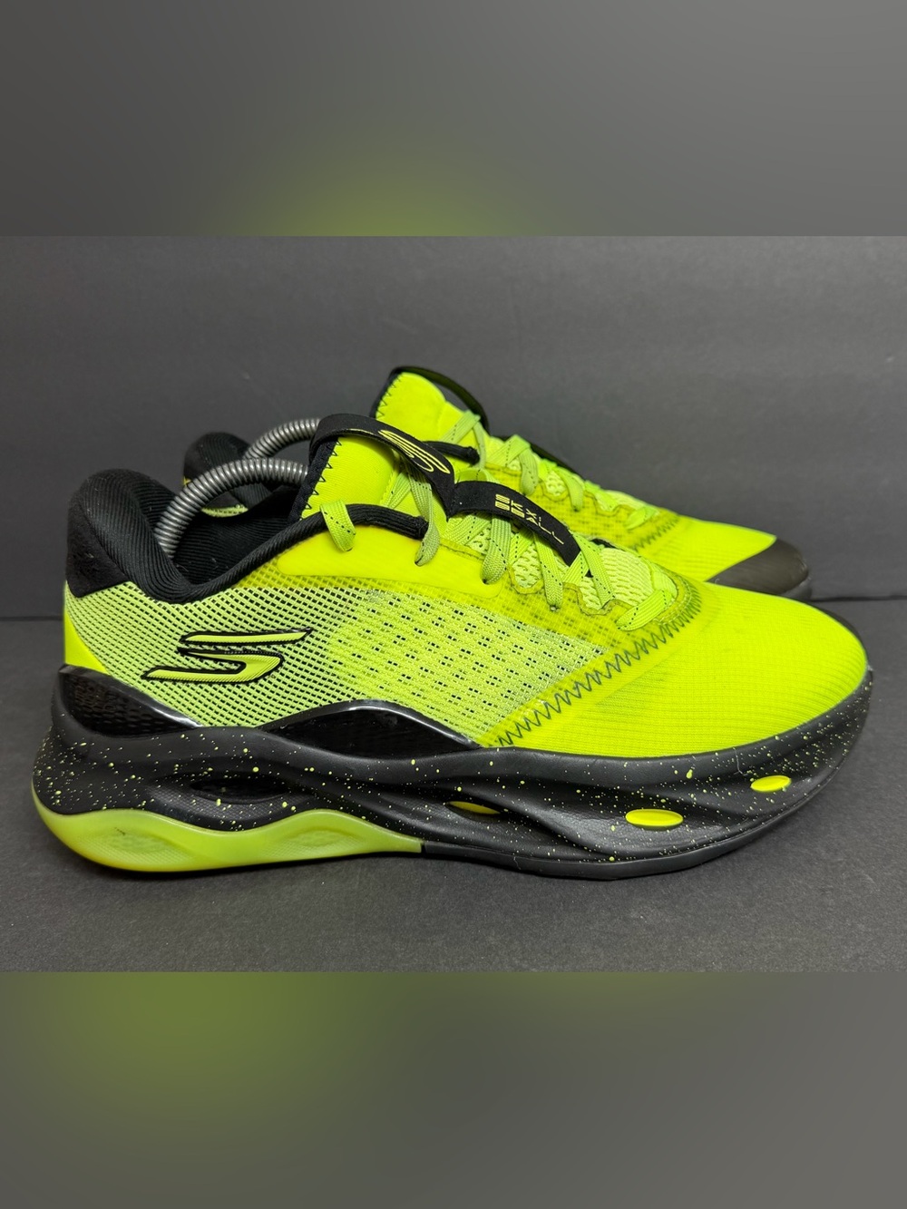 Skechers Men's SKX Float Basketball Shoes Volt Yellow Black Size 9.5 NICE - Picture 2 of 9